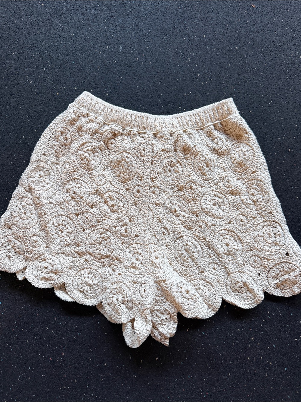 bohme Crochet Scallop Hem Shorts - Cream